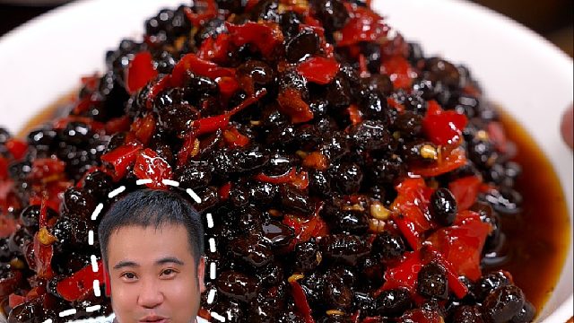 我们湖南人做菜不整那些花里胡哨的调味，因为我们有这个野山椒豆豉酱就行