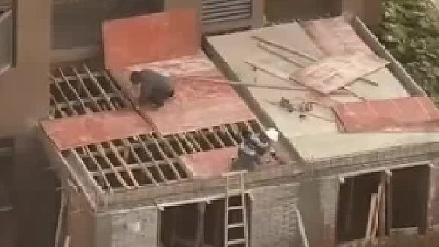 一楼住户把花园建房子，遭楼上住户反对！