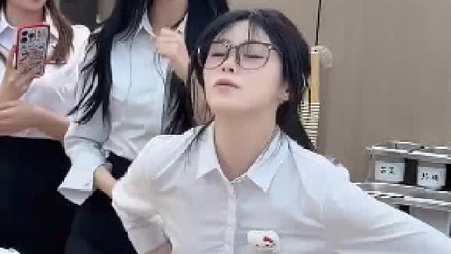 怎么都争着摇头呀