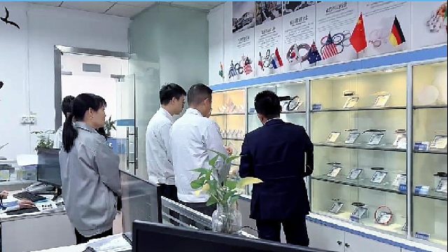 不分早晚四季，随时等候咨询