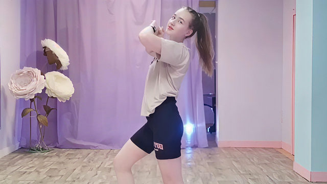 俄罗斯姑娘才艺表演23.11.26_玛莎02