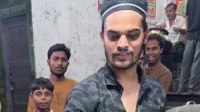 有数据表明，手上粘屎可以防护不被热油烫伤