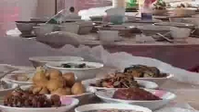 老人走后，祠堂来了八十桌客人，不到一小时客人全散了​
