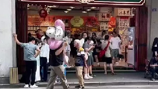 路人：妈 我见鬼了