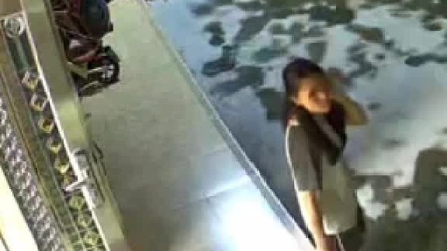 孩子和妈妈完美错开，一个转身酿成乌龙，还好有监控不然都说不清