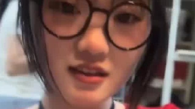 勇敢的女生先享受凉爽！女生正面刘海修饰，背面寸头清凉。现在三天洗一次头发，基本不用洗发露”