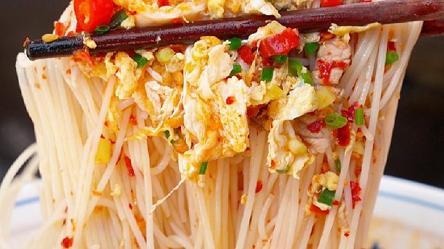 自从我妈早上开始煮粉，我就从来没去过外面吃早餐