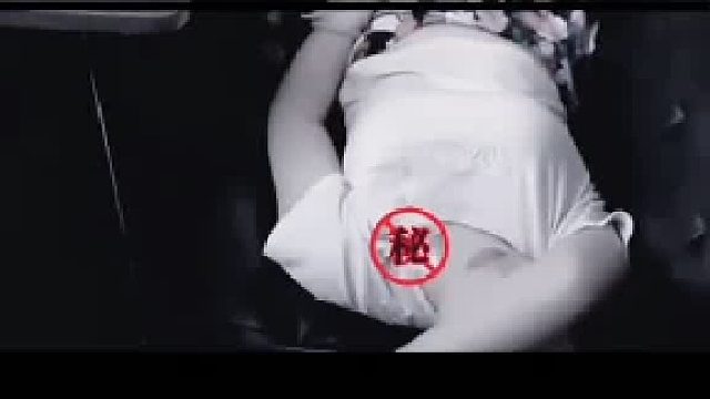没挨过社会毒打，手机敢放桌面上