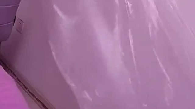 夫妻俩分房住，老婆用塑料袋把空调风直接传到老公的房间去