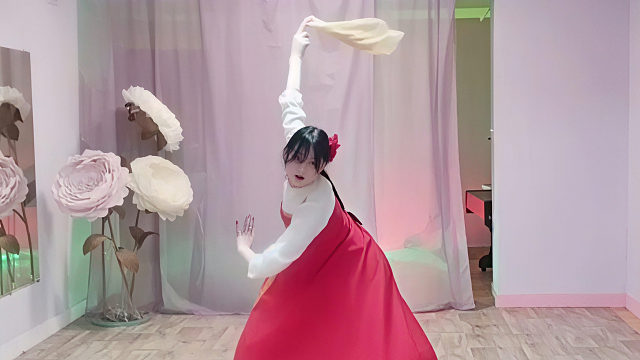 俄罗斯姑娘才艺表演23.11.27_铁锤(安吉丽娜)08