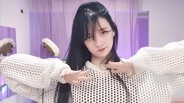 俄罗斯姑娘才艺表演23.11.27_铁锤(安吉丽娜)10