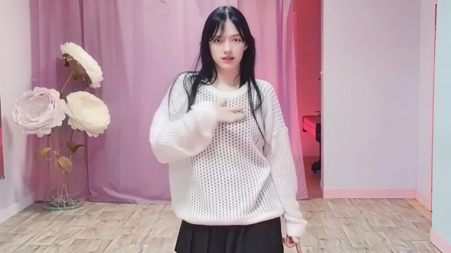俄罗斯姑娘才艺表演23.11.27_铁锤(安吉丽娜)11