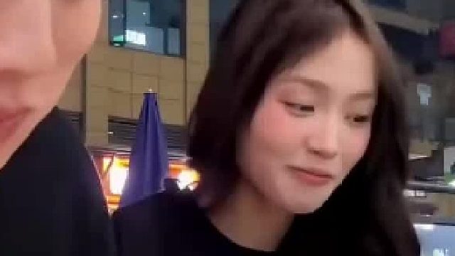 这样的女孩性格好。风趣