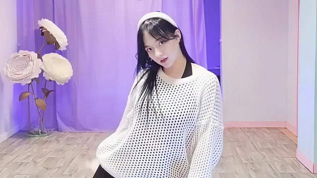 俄罗斯姑娘才艺表演23.11.27_铁锤(安吉丽娜)16