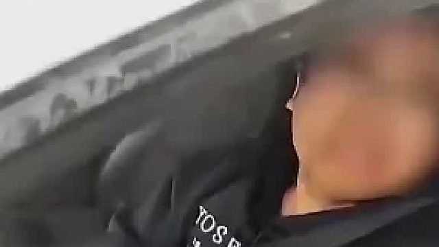 男子没钱交高速费，收费站苦等个小时，失信是最大的破产！
