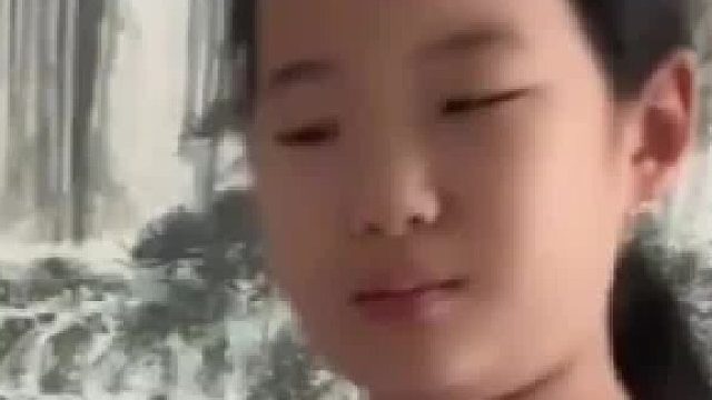女儿想买东西遭妈妈拒绝，孩子接下来的话让妈妈立马同意。