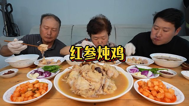 红参鸡汤，搭配红参，红枣、糯米精心炖煮，鲜润滋补的家常美味~