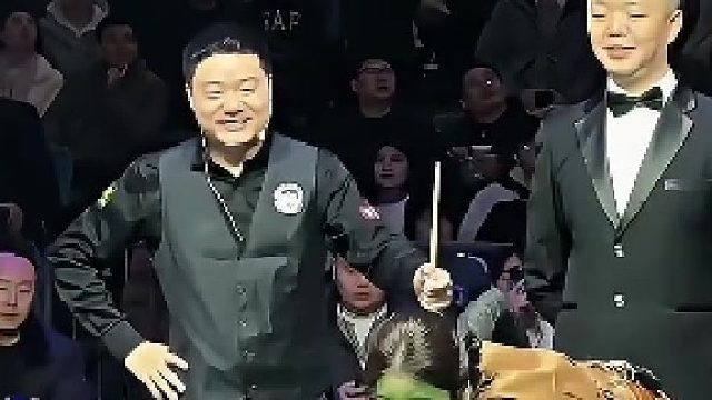 张碧晨开球打出一杆斯诺