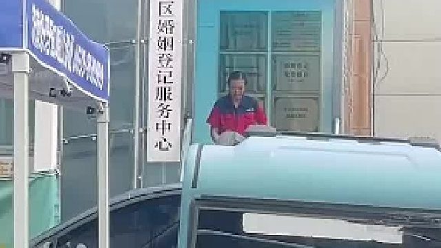 夫妻俩去领证，到了后才发现年龄不够，女子：谁能想到呢 在一起这么长时间了