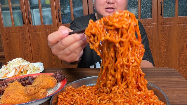 简单吃个火鸡面