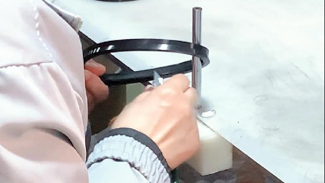 你以为我高冷不会信息，其实我在厂里加班。老板都夸我敬业