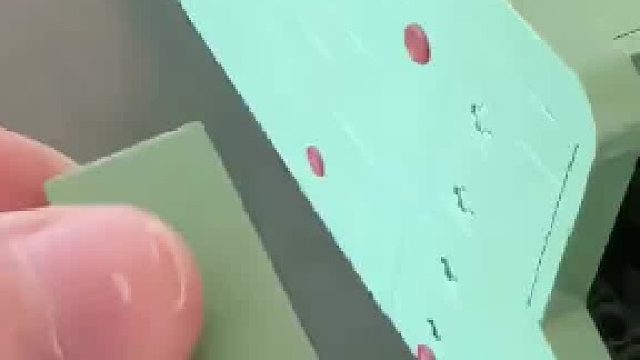 当小哥按照说明书，拼好玩具车最后一块时