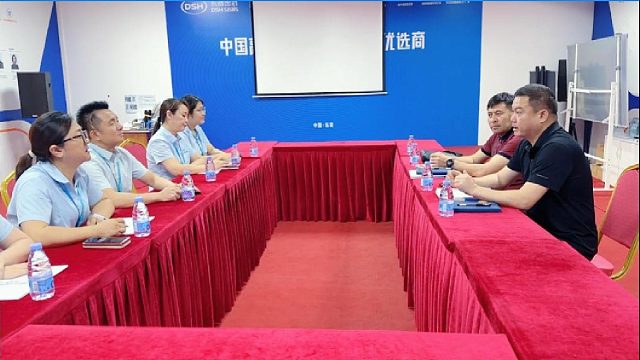 液压行业客户到访，挑选适配设备密封圈