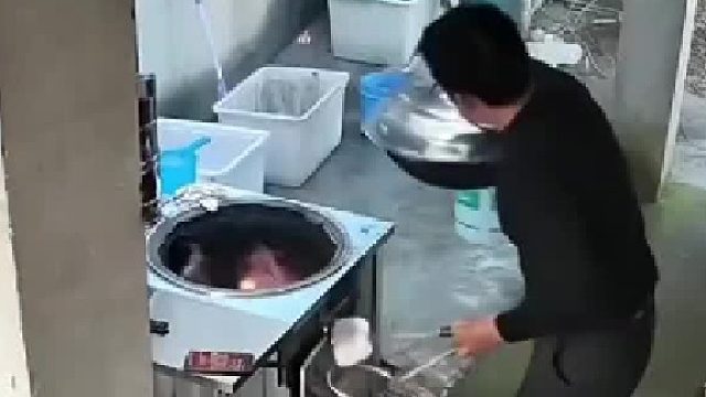 大哥收手吧，外面全是饭店