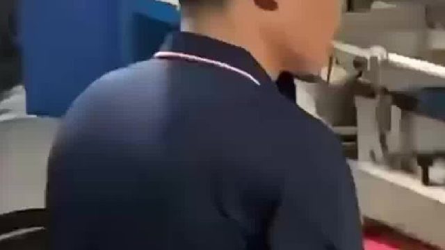 小伙上个月工资拿了18000，厂长以为财务算错了，到车间看到这一幕直接傻眼了