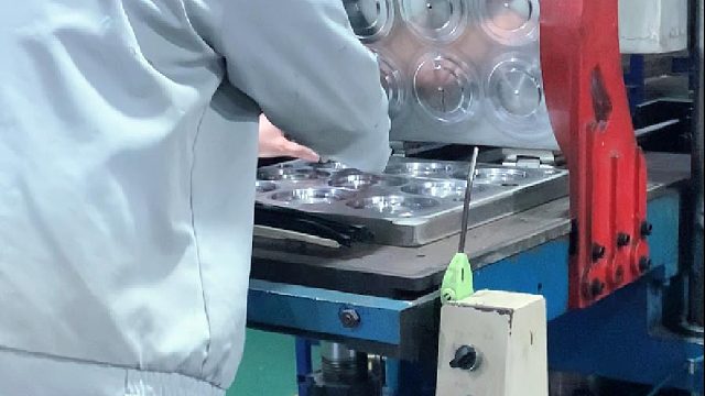 上班还能领点窝囊费，不上班就只能是窝囊废