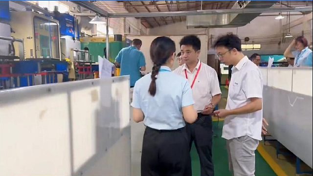 客户拿打火机烧密封圈，我差点喊保安