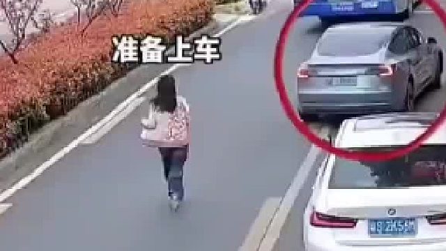 开门杀太危险！确保安全无来车后再开门