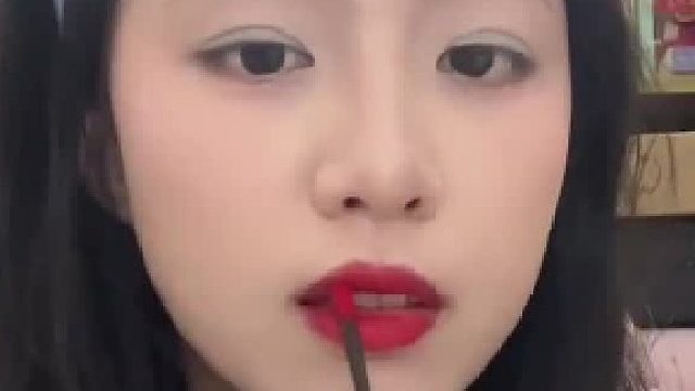 这2018年的口红涂法谁还记得？​