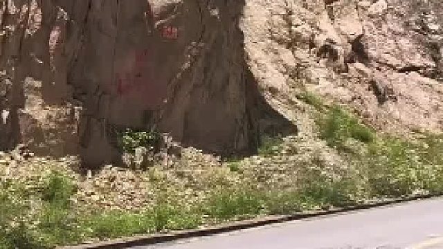 318川藏线上这么偏僻的地方居然有修车的,没想到下一秒镜头一转...