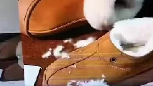 让顾客剪坏鞋子给他仅退款，于是他发来这段视频