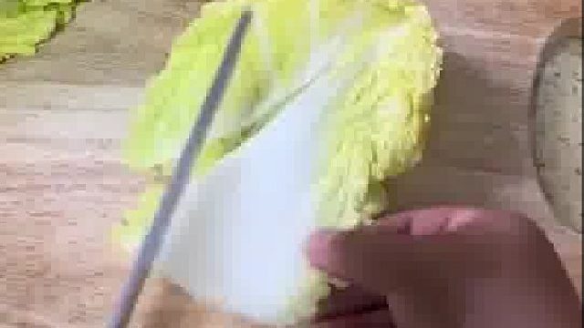 女子跟长辈分家后称再也没人强迫，自己必须吃白菜梗，女子-白菜梗不管煮多久都不人味难吃