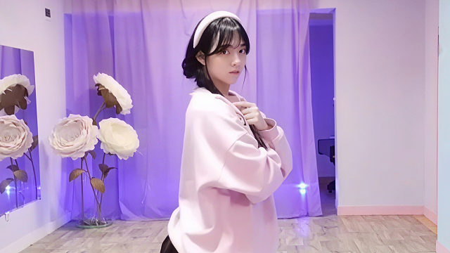 俄罗斯姑娘才艺表演23.11.29_铁锤(安吉丽娜)01