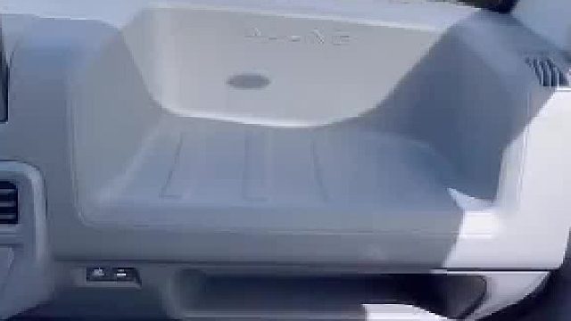 老公买的五菱扬光这个货车，副驾驶前面有个空位，闺蜜正解！