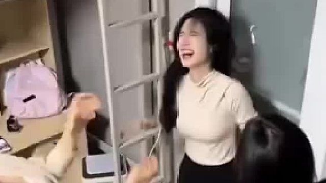 上一秒还在得意展示，下一秒发片直接被薅下来，全场笑疯