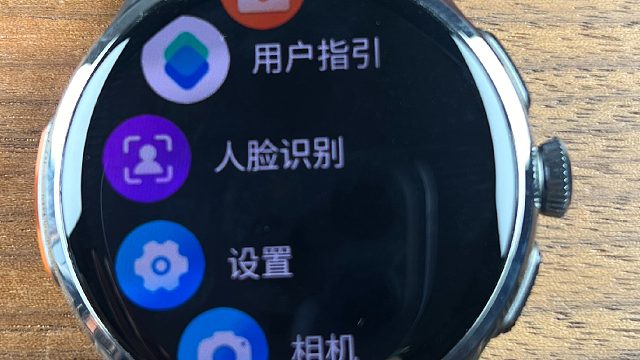 可插卡打电话哦，抽拉式的摄像头拉出来就可以拍照了