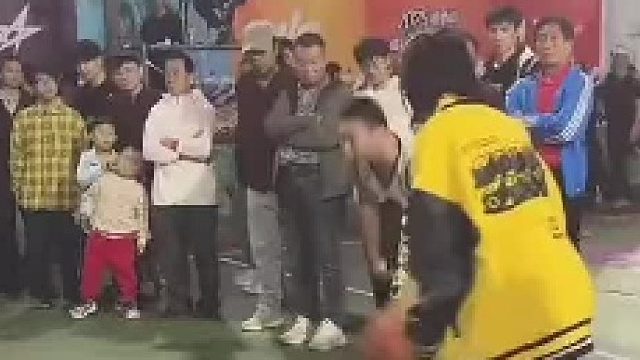 一个撤凳子，就会哭爹喊娘了
