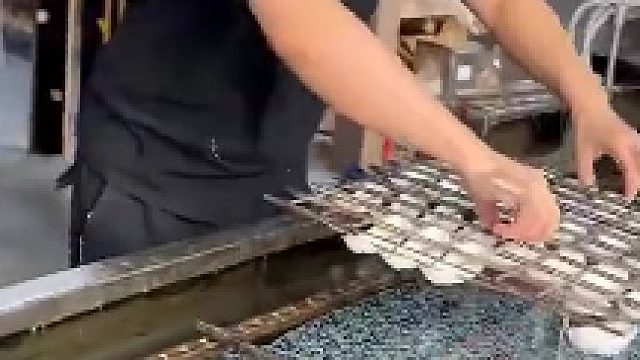 现在连生蚝壳都能用水转印制作了​