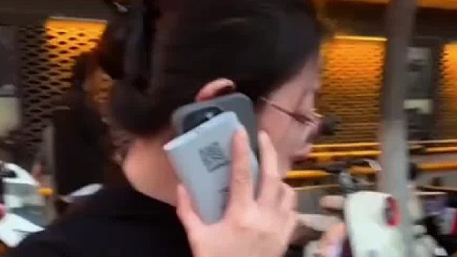 女生一个电话吓得交警一哆嗦，以为自己的车被贴条了