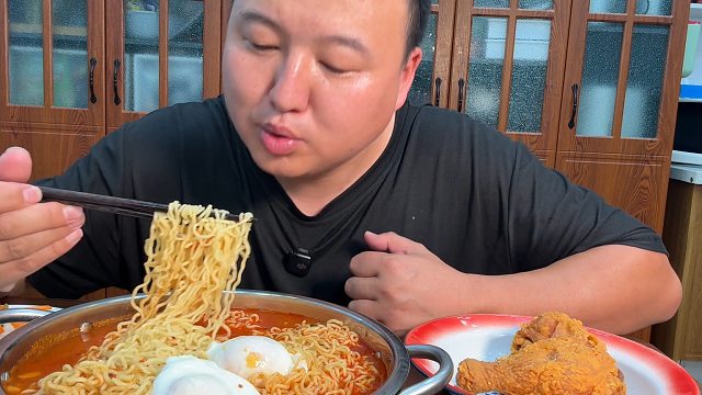 不知道吃点啥，简单吃个泡面