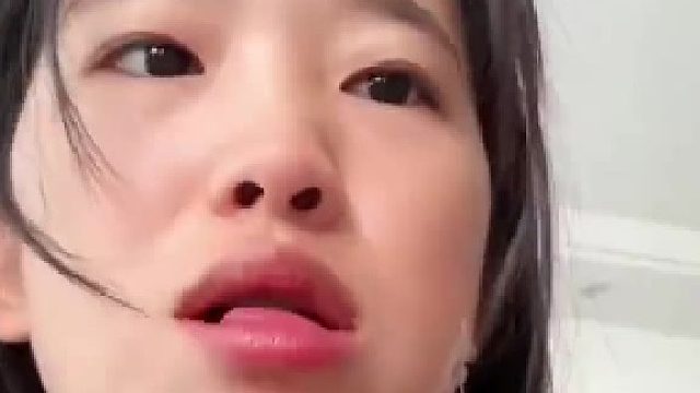 三十岁女子称吃饭时被男同事提醒，才得知自己是“地包天”