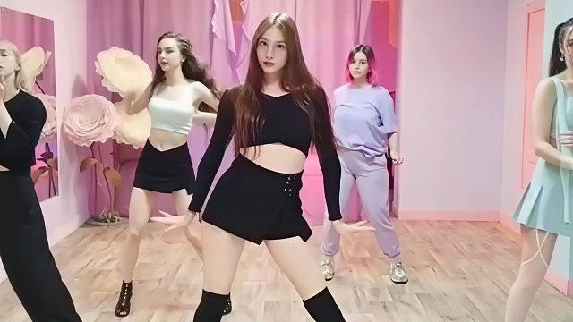 俄罗斯姑娘才艺表演23.10.03_集体舞02