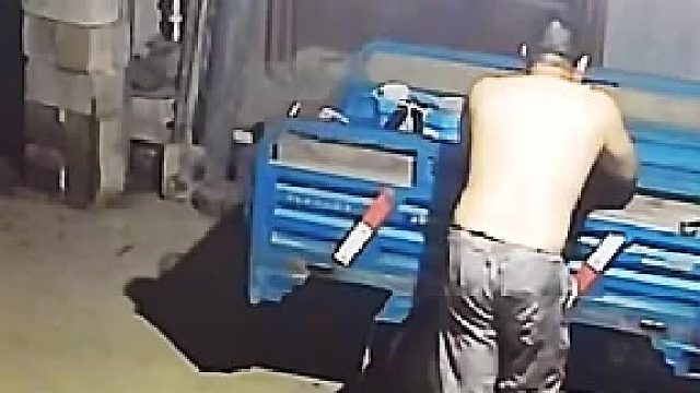 狗子：别修车了，起来嗨！这一抱一摔太丝滑了！