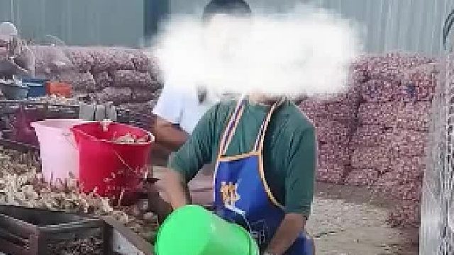 怪不得买回家的大蒜外面看着很好，里面不行1