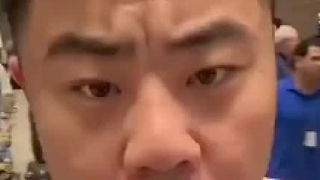 男子埃及旅游托运时包中物品被拿走一沓网友热议​