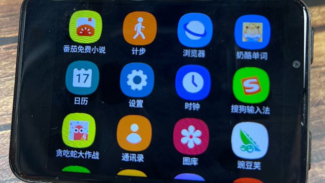多功能智能手表，手腕上的小设备
